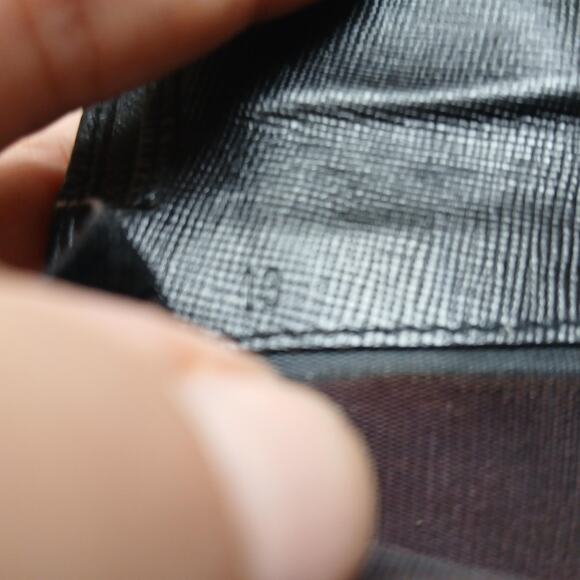 Authentic Prada Saffiano Leather Triangle Logo Trifold Black Wallet - Picture 9 of 16